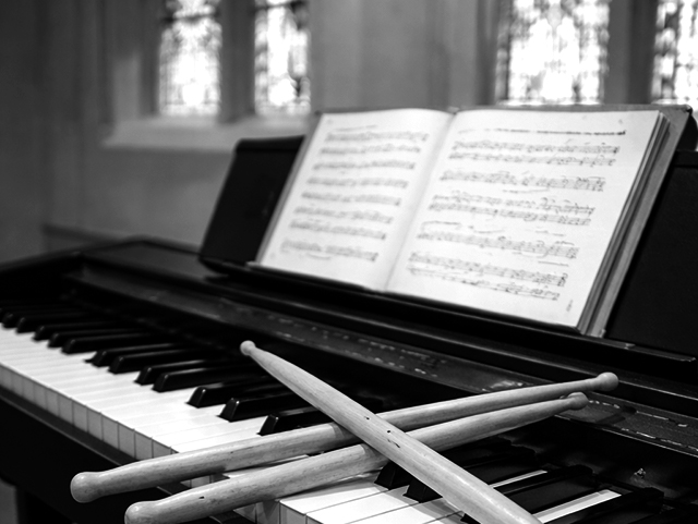 Klaver og tromme sticks